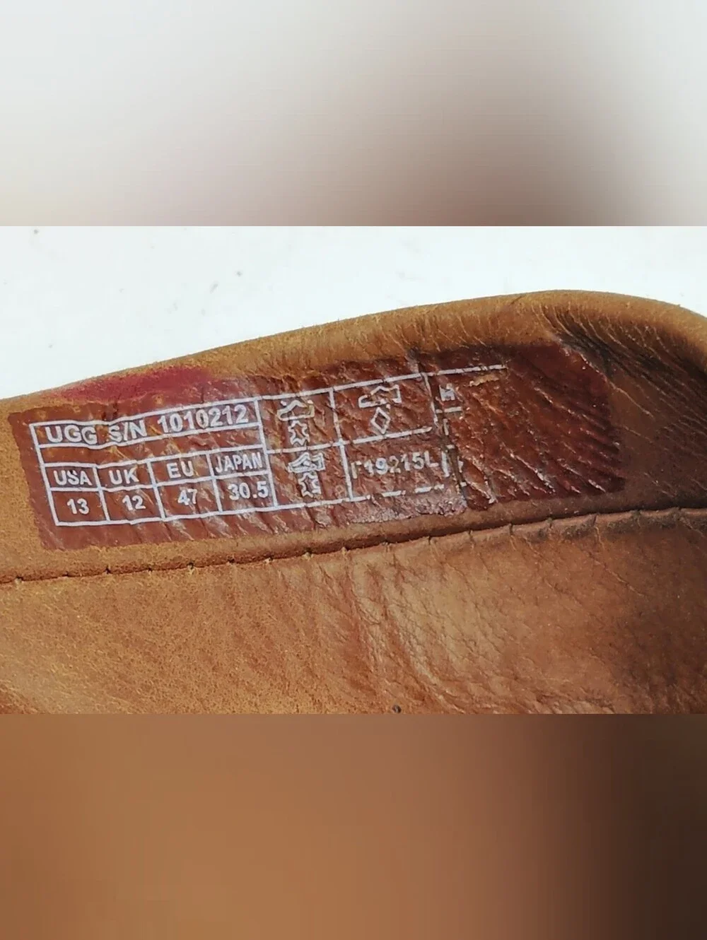 UGG Men’s Tan Leather Thong Sandals